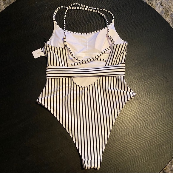 Shade & Shore Women's Ribbed 1 Piece Swimsuit - Picture 4 of 8
